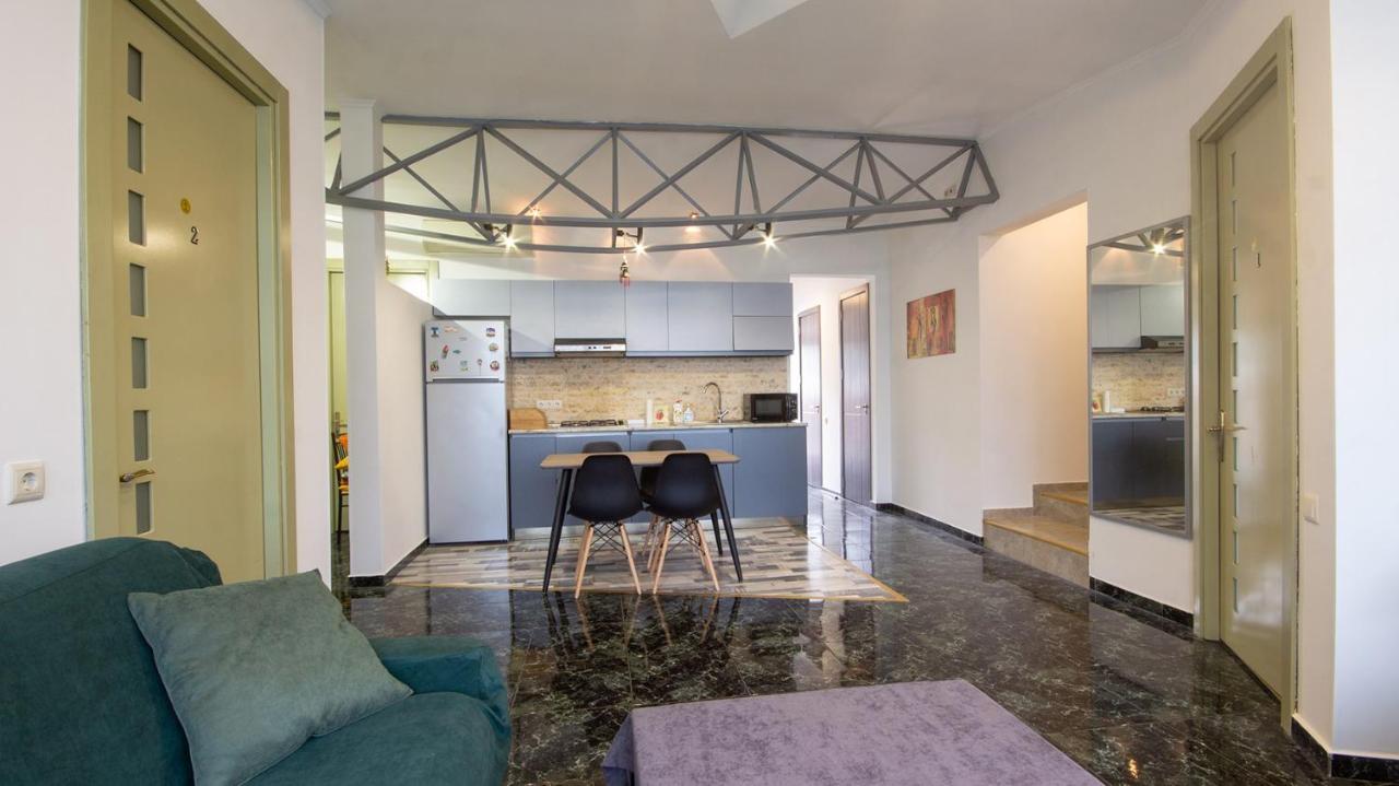 4 Bedroom Apartment On Liberty Square Tbilisi Zewnętrze zdjęcie