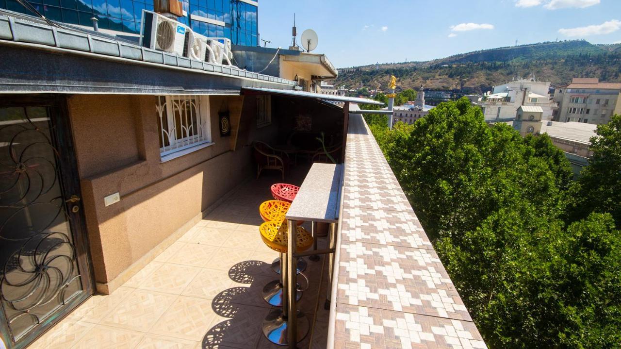 4 Bedroom Apartment On Liberty Square Tbilisi Zewnętrze zdjęcie