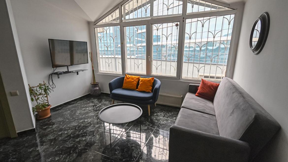 4 Bedroom Apartment On Liberty Square Tbilisi Zewnętrze zdjęcie